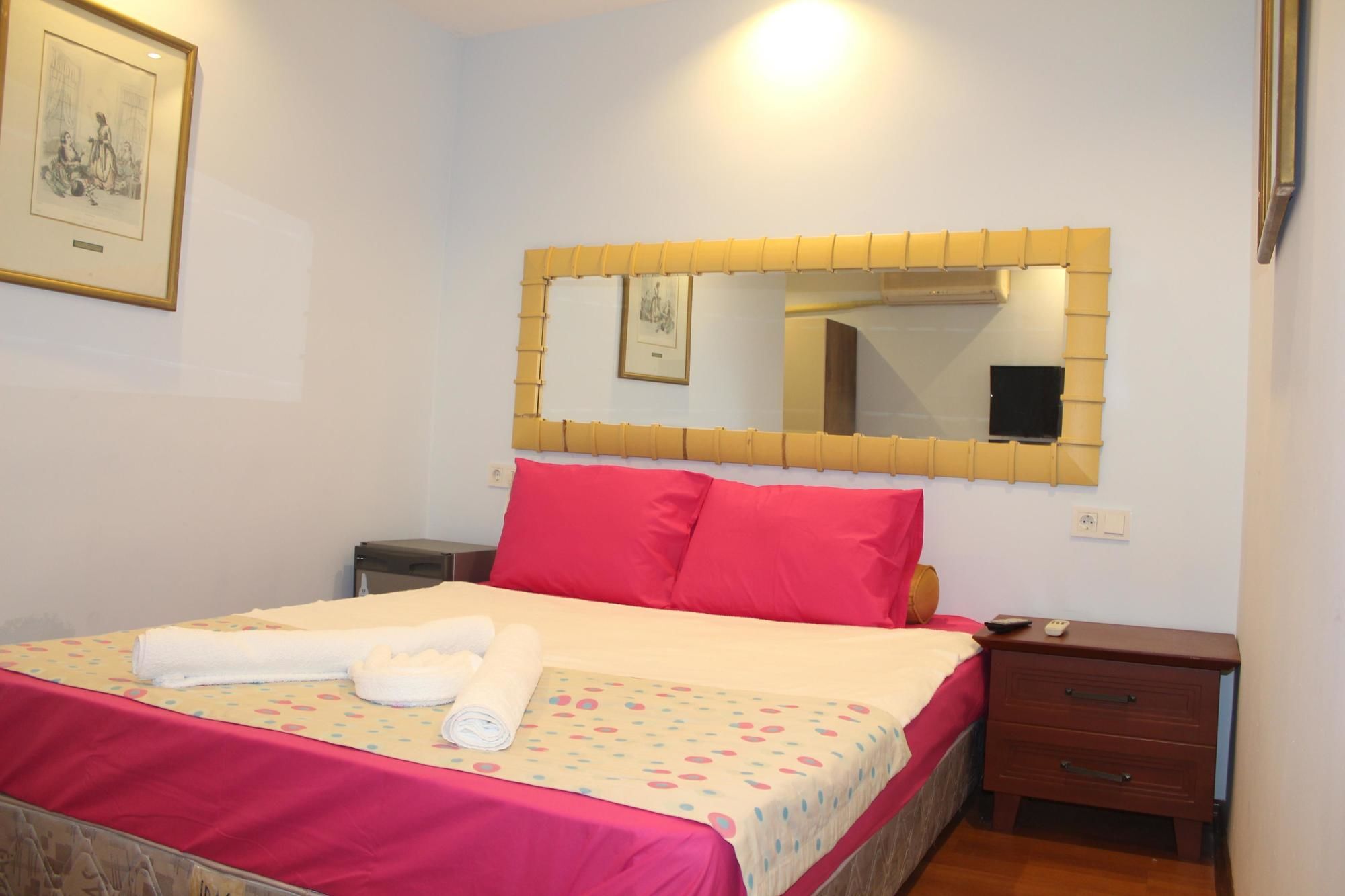 Otel Gvar Old Town 3*
